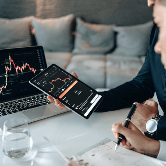 Lotemax Lab - Équipe d'experts en crypto-monnaies